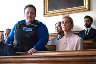 The Outlaws – Diane (Jessica Gunning, l.) hat Beweise, um ihre verehrte Freundin DS Haines (Grace Calder, r.) zu entlasten.