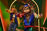 The Masked Dancer – Titel: The Masked Dancer; Staffel: 1; Folge: 1; DER AFFE tanzt zu einem Medley von Peter Fox. Ausstrahlungszeitraum bis: 2022-01-05; Copyright: ProSieben/Willi Weber; Fotograf: Willi Weber; Dateiname: 2397467.JPG; Rechtehinweis: Dieses Bild darf bis eine Woche nach Ausstrahlung honorarfrei fuer redaktionelle Zwecke und nur im Rahmen der Programmankuendigung verwendet werden. Spaetere Veroeffentlichungen sind nur nach Ruecksprache und ausdruecklicher Genehmigung der Seven.One Entertainment Group GmbH moeglich. Nicht fuer EPG! Verwendung nur mit vollstaendigem Copyrightvermerk. Das Foto darf nicht veraendert, bearbeitet und nur im Ganzen verwendet werden. Es darf nicht archiviert werden. Es darf nicht an Dritte weitergeleitet werden. Aneinanderreihung/Zusammenlegung/Kopplung von Bildern zum Zweck der Erstellung von Slide-Shows o.ä. nicht gestattet; Verbindung/Einfügen/Anfügen von Werbung nicht gestattet. Bei Fragen: foto@seven.one Voraussetzung fuer die Verwendung dieser Programmdaten ist die Zustimmung zu den Allgemeinen Geschaeftsbedingungen der Presselounges der Sender der Seven.One Entertainment Group GmbH.