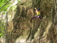 Bergwelten – Barbara Raudner beim Klettern.