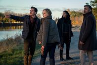 Blutige Anfänger – Kilian (François Goeske, l.), Inka (Luise von Finckh, 2.v.l.), AC (Jane Chirwa, 2.v.r.) und Malouf (Neil Malik Abdullah, r.) machen sich auf die Suche nach Alessio, der verschwunden ist.