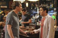How I Met Your Mother – Als Marshall (Jason Segel, l.) von Ted (Josh Radnor, r.) erfährt, dass Stella noch nie "Star Wars" gesehen hat ist er völlig fertig. Als sie beiden sich daraufhin noch mal den Film ansehen, wird auch Ted klar, dass dies ein wichtiger Aspekt in seinem Leben ist ...