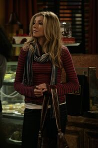 How I Met Your Mother – Nachdem Ted von Stella (Sarah Chalke) am Tag der Hochzeit verlassen wurde machen sich seine Freunde Sorgen um ihn und versuchen ihn abzulecken. Gemeinsam gehen sie zum essen und treffen ausgerechnet auf Stella. Alle verstecken sich unter einem Tisch ...