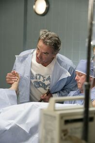 How I Met Your Mother – Rückblick: Vom Tag ihrer Geburt, wollte Robins Vater (Eric Braeden, l.) eigentlich einen Sohn ...