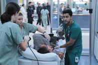 Atlanta Medical – Dr. Devon Pravesh (Manish Dayal, r.)