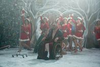 The Royals – Weihnachten steht vor der Tür - doch werden die Intrigen deswegen Pause machen? Cyrus (Jake Maskall, vorne) ...