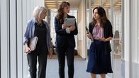 She Said – L-R: Rebecca Corbett (Patricia Clarkson), Megan Twohey (Carey Mulligan) und Jodi Kantor (Zoe Kazan)