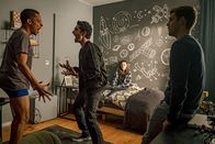Abikalypse – (v.l.n.r.) Yannick (Jerry Hoffmann); Musti (Reza Brojerdi); Hannah (Lea van Acken); Tom (Lucas Reiber)