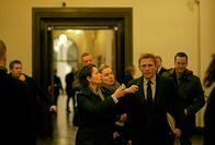 Verblendung – Mikael Blomkvist (Daniel Craig, vorne, r.)