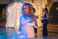 Spontaneous - Zerplatzt – Mara Carlyle (Katherine Langford)