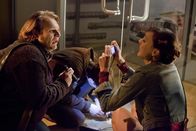 Danni Lowinski – Wollen sich an Alfred Grindel, dem Besitzer des Modelleisenbahnladens rächen: Hannes (Tino Mewes, M.), Bea (Nadja Becker, r.) und Nils (Oliver Fleischer, l.) ...