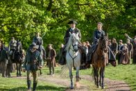 Outlander - Die Highland-Saga – Sam Heughan (Jamie Fraser), Caitriona Balfe (Claire Randall Fraser).