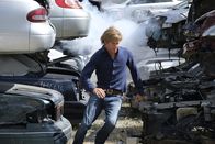 MacGyver – Showdown auf dem Schrottplatz: Der Auftragskiller Murdoc will nicht nur MacGyver (Lucas Till) töten, sondern auch seine Freunde und Kollegen Jack, Riley und Patricia. Doch wer ist sein Auftraggeber?