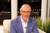 Meryns Sprechzimmer – Prof. Dr. Siegfried Meryn, Moderator der Sendung "MERYNS sprechzimmer".