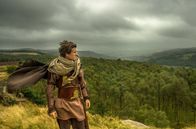 Arthur & Merlin – König Vortigern wendet sich unter den bösen Einflüsterungen des Druiden Aberthol brutal gegen die Kelten. Das ruft Krieger Arthur (Kirk Barker) auf den Plan. Gemeinsam mit dem Eremiten Merlin und einem mächtigen Schwert begehrt er gegen Vortigern und den dunklen Priester auf.