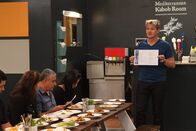 In Teufels Küche mit Gordon Ramsay – Innerhalb der Familie, die das mediterranen Restaurant "Sam's Kabob Room" in Monrovia, California betreibt, gibt es Konflikte - und das sogar vor den Gästen ... Kann Gordon Ramsey (r.) hier helfen?