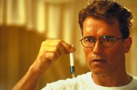 Junior – Setzt sich eine befruchtete Eizelle in die eigene Bauchhöhle ein: Doktor Alexander Hesse (Arnold Schwarzenegger) ...