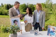 Sturm der Liebe – Michael (Erich Altenkopf, r.) und Christoph (Dieter Bach, l.) ahnen nicht, dass Lale (Yeliz Simsek, M.) wieder zu den Tabletten gegriffen hat.