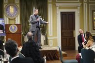 Männerwirtschaft – Oscar Madison (Matthew Perry)