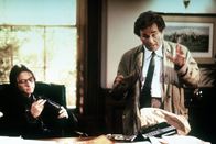 Columbo – (v.li.) Fisher Stevens (Alex Brady), Peter Falk (Lt. Columbo).