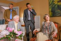 Die Rosenheim-Cops – v.l.) und Jutta Anzinger (Barbara de Koy, r.).