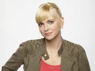 Mom – (1. Staffel) - Christy (Anna Faris) ist alleinerziehend und versucht, ihr Leben nach einem Alkoholproblem wieder in den Griff zu bekommen, was allerdings gar nicht so einfach ist ...