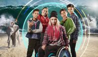 Tierdetektive – Jamey (Junes Callaert, 3.v.l.), Lina (Zita Wauters, 4.v.l.), Layla (Moïs Tims, 4.v.r.), Boaz (Sander Slingerland, 3.v.r.), Milan (Laurian Serno, 2.v.r.).