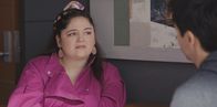 Hacks – Kayla (Megan Stalter) verbringt ihren Samstag im Büro, um ihren Boss Jimmy (Paul W. Downs) zu unterstützen. Doch ein kleiner Unfall bringt die Rollen plötzlich durcheinander, und Jimmy muss sich um sie kümmern.