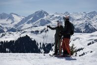 Bergwelten – Kristina Sprenger und Toni Moßhammer beim Skifahren