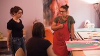 7 Tage ... – Die Kunsttherapie ist ein Weg für die Frauen, ihr Trauma zu verarbeiten.