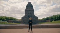 RUN4U – Die mehrfache Olympiasiegerin Heike Drechsler trainiert mit RUN4U vor dem Völkerschlachtdenkmal.