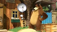 Mascha und der Bär – Der kleine Panda und der Bär haben die Antenne am Haus angebracht.