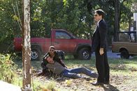 Criminal Minds – Mit viel Mühe konnten Special Agent Derek Morgan (Shemar Moore, l.) und Agent Aaron Hotchner (Thomas Gibson, r.) William Copeland (Dwier Brown, M.) beruhigen ...