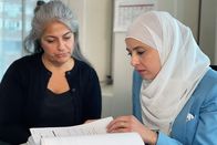 SRF DOK: Algorithmen - Die unberechenbare Gefahr – Derya Khadija, Betroffene eines Algorithmen-Skandals mit ihrer Anwältin