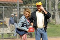 Monk – Sind Sharona (Bitty Schram, l.) und Captain Leland Stottlemeyer (Ted Levine, r.) auf der richtigen Fährte?