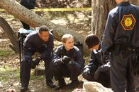 Bones - Die Knochenjägerin – v.l.n.r.) Clark Edison (Eugene Byrd); Temperance Brennan (Emily Deschanel); Camille Saroyan (Tamara Taylor)