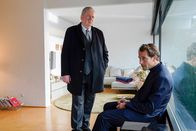 Der Staatsanwalt – Oberstaatsanwalt Bernd Reuther (Rainer Hunold, l.) konfrontiert André Kieser (David Rott, r.) mit der unbequemen Wahrheit.