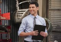 The Neighborhood – Dave Johnson (Max Greenfield)
