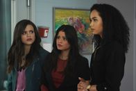 Charmed – v.l.n.r.) Maggie Vera (Sarah Jeffery); Mel Vera (Melonie Diaz); Macy Vaughn (Madeleine Mantock)