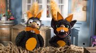 Rudis Rasselbande – Auf zum Squirreldirrel! Rudi (Lennart Morgenstern) und Vampi (Ivana Sajevi?) wollen mit zum großen Eichhörnchen-Fest und haben sich extra verkleidet.