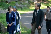 The Sinner – l-r: Vera Walker (Carrie Coon), Detective Lt. Harry Ambrose (Bill Pullman)