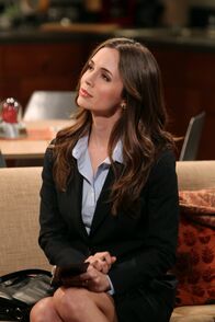 The Big Bang Theory – Howard könnte an einem geheimen Militärprojekt arbeiten und benötigt dazu die Freigabe durch das FBI. Eine Beamtin (Eliza Dushku) führt Interviews mit ihm und seinen Freunden - was natürlich im Chaos endet ...