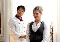 Sturm der Liebe – ARD STURM DER LIEBE FOLGE 1262 Uhr im ERSTEN. Robert (Lorenzo Patané, l.) und Lena (Johanna Bönninghaus, r.) sind stolz auf ihr kleines Bistro.