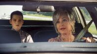 Young Sheldon – Sheldon Cooper (Iain Armitage l.); Connie "Meemaw" Tucker (Annie Potts, r.)