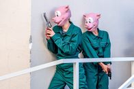 SOKO Kitzbühel – Als die Bank ein zweites Mal überfallen wird, steht fest: Die Täter sind zwei Frauen. Beide nehmen diesmal Bankdirektor Heinz Prasser als Geißel und flüchten mit ihrer neuen Beute.