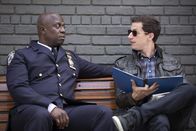 Brooklyn Nine-Nine – Captain Ray Holt (Andre Braugher, l.), Jake Peralta (Andy Samberg)