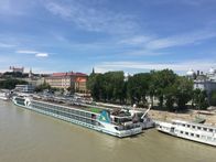 Verrückt nach Fluss – Die "MS Anesha" auf der Donau in Bratislava.