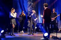 Sternstunde Musik – We Will Rock you – Schweizer Stars singen Queen vl.l Ilira, Nic Maeder, Tom Gisler 2020 Copyright: SRF/Oscar Alessio