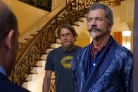Last Looks – Exzentrischer TV-Anwalt, v.li.: Charlie Hunnam als Charlie Waldo, Mel Gibson als Alastair Pinch