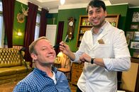 Tobis Städtetrip – Tobias Kämmerer und Barbier Dennis Alt (re.).