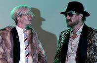 Enfant terrible – Andy Warhol (Alexander Scheer) und Rainer Werner Fassbinder (Oliver Masucci) in New York
